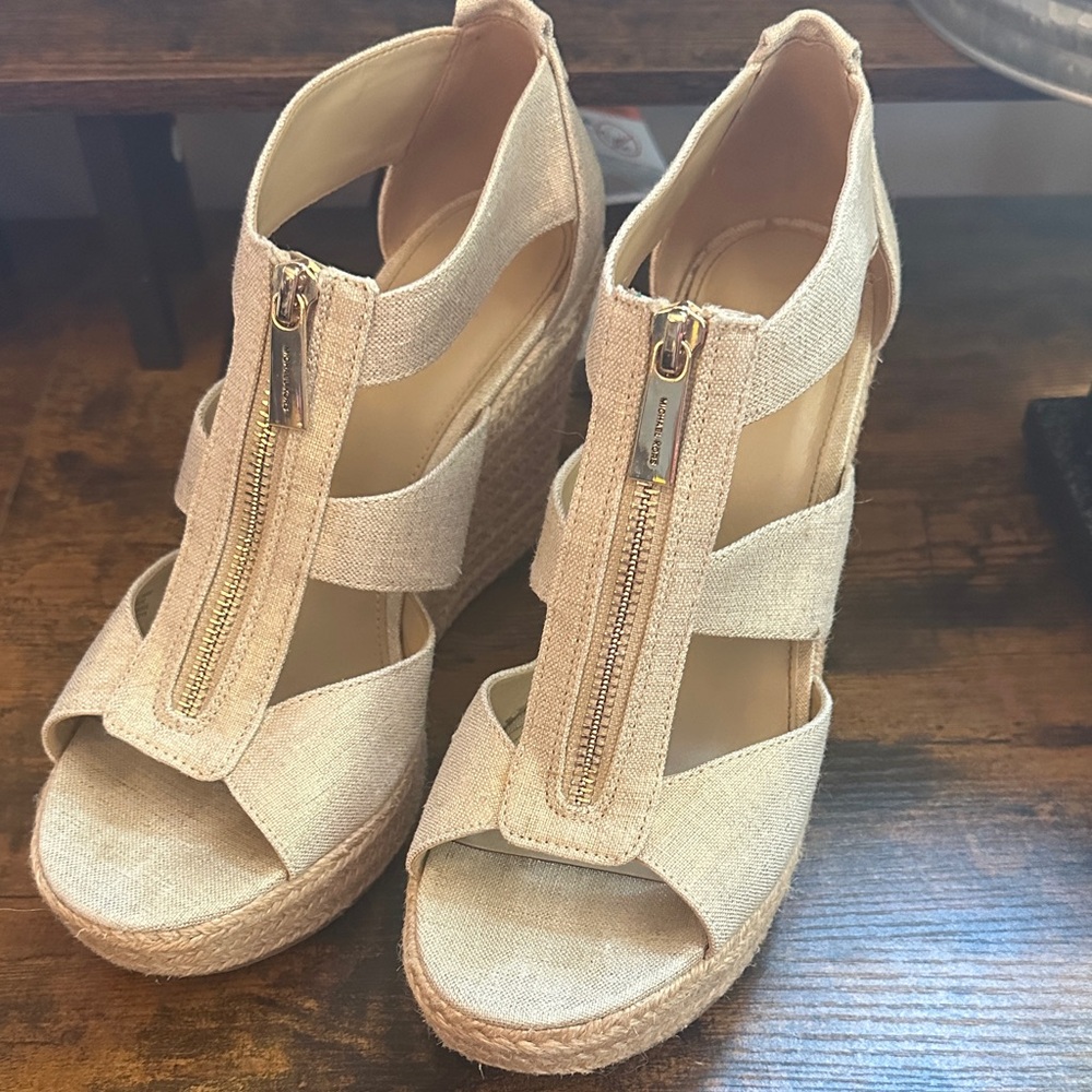 Michael Kors Cream/Gold Wedges